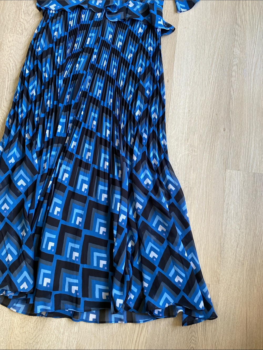 Club Monaco Blue Geometric Pleated Midi Dress Flutter Sleeve Peplum Size 4 - Picture 6 of 14